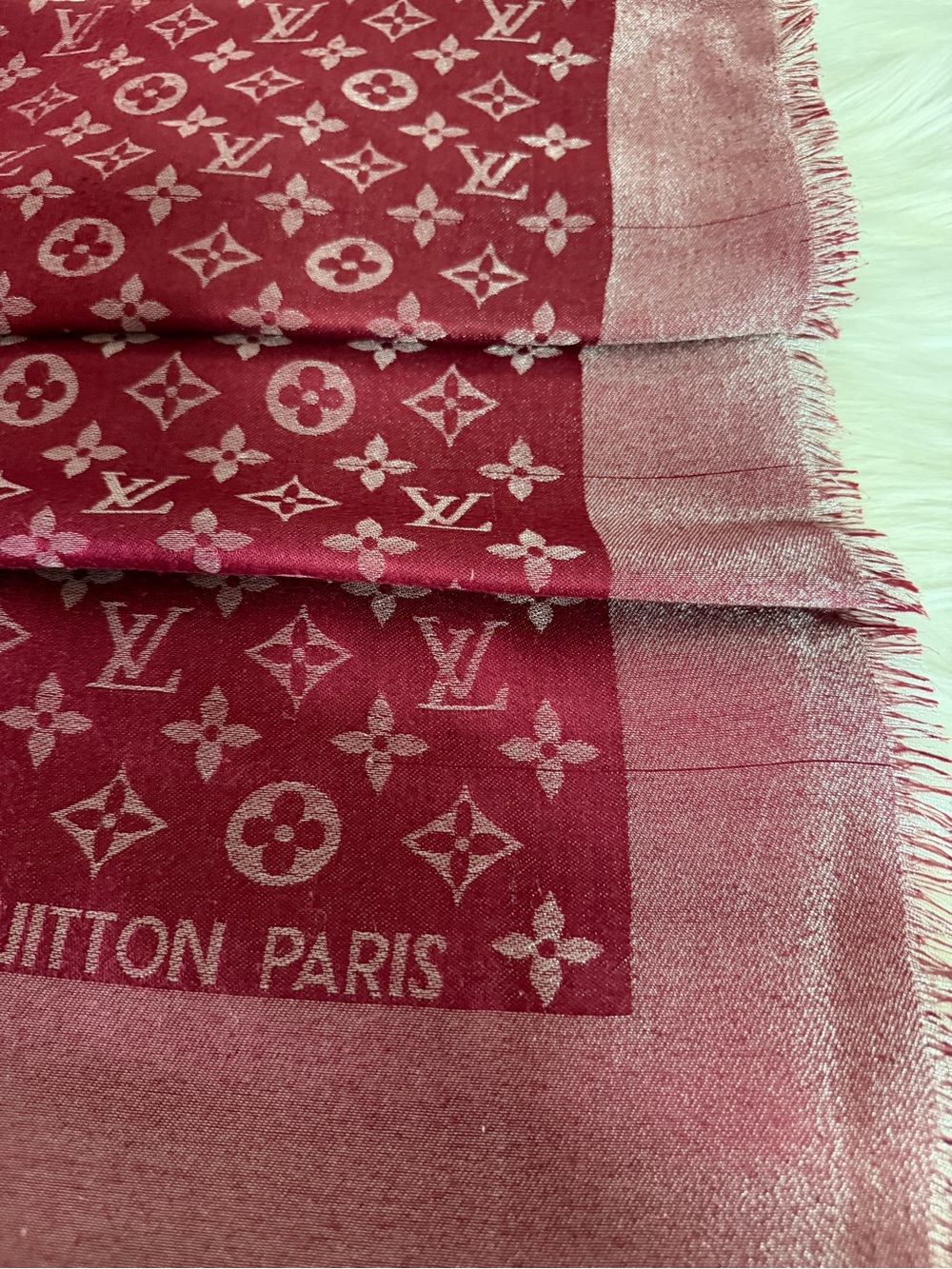 Louis Vuitton Burgundy Monogram Shine Shawl Scarf. - Picture 11 of 11